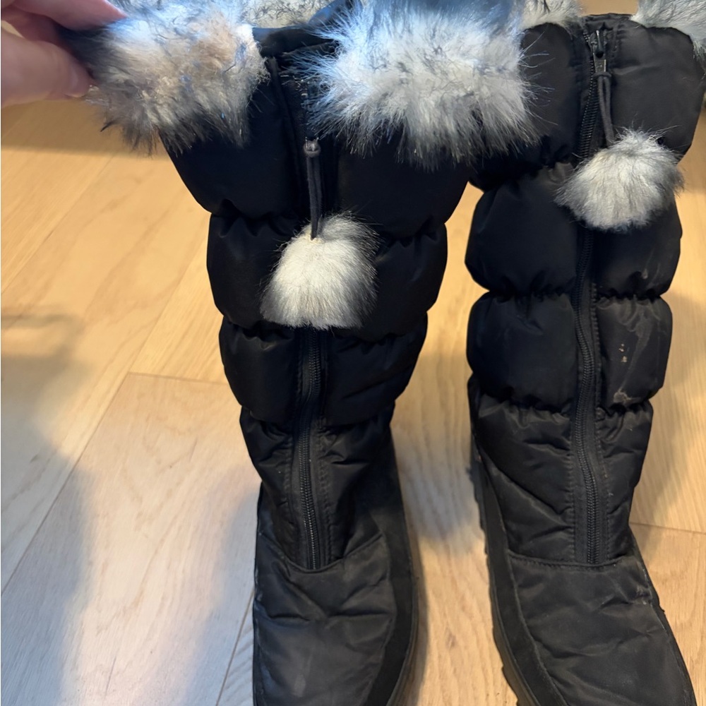 Women's Black Winter Boots with Faux Fur Trim